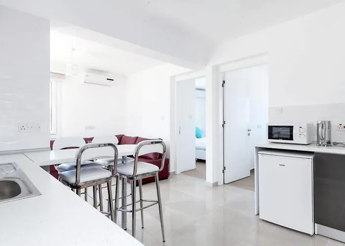 アパート Monaco Flats